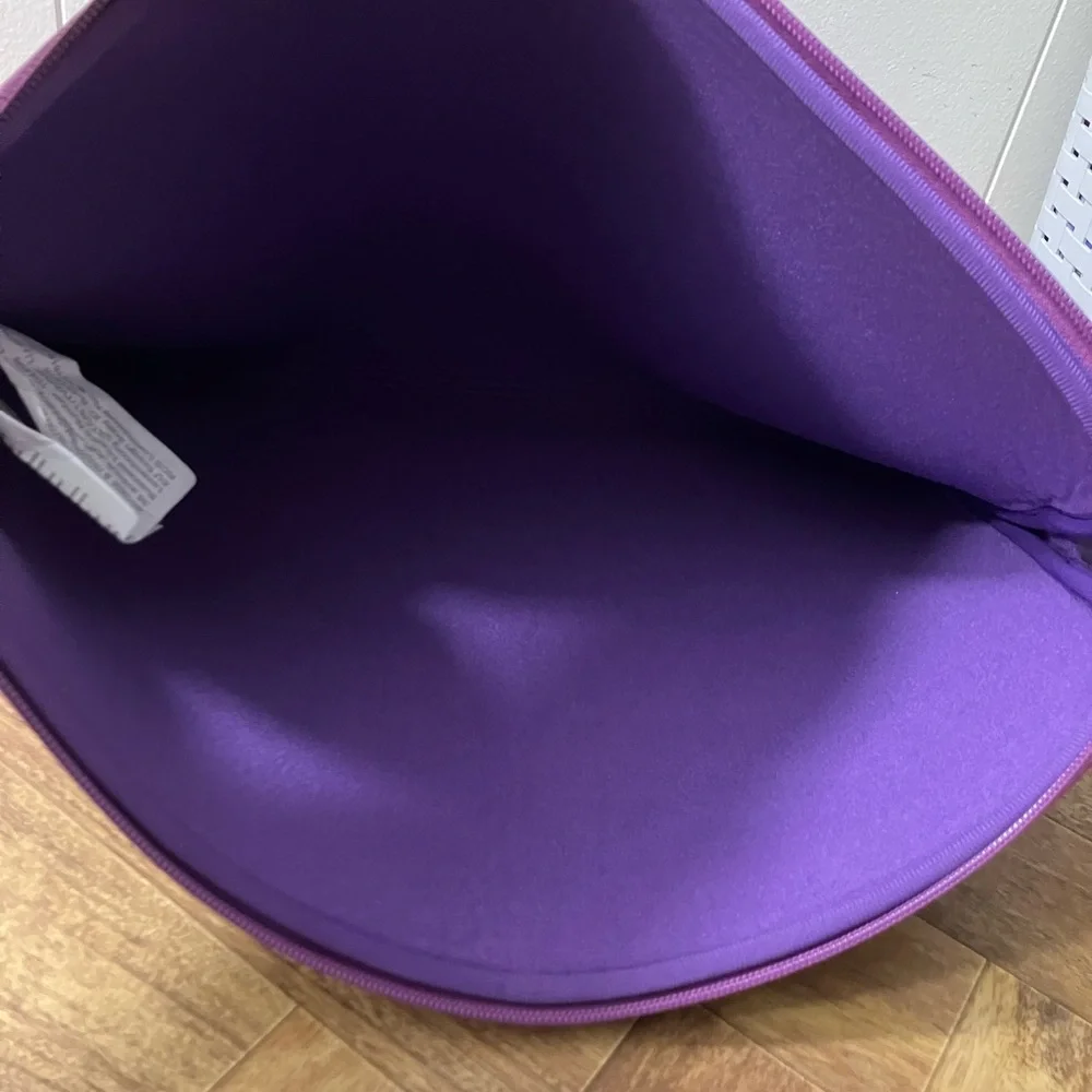 Amazon Basics Purple Tablet laptop protective Sleeve bag like new!